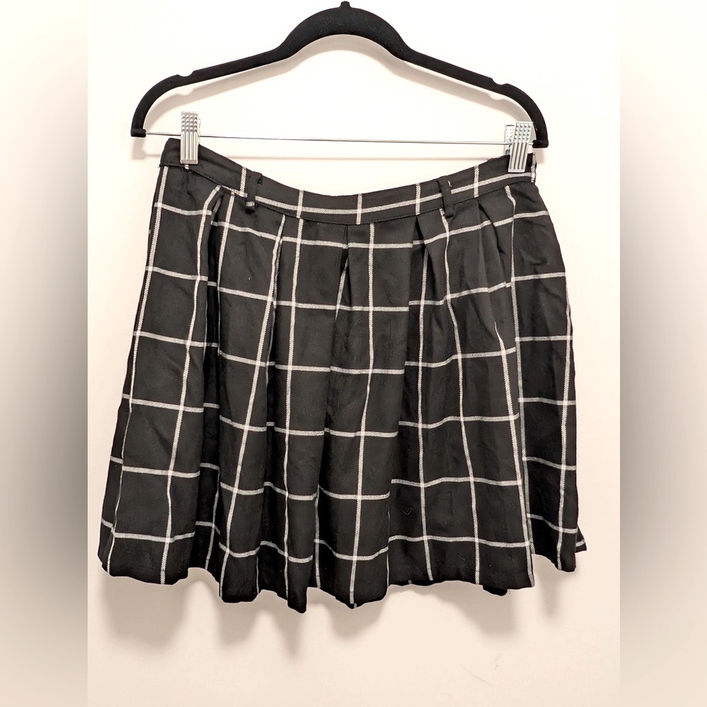 Hot Topic Black and White Checkered Mini Skirt